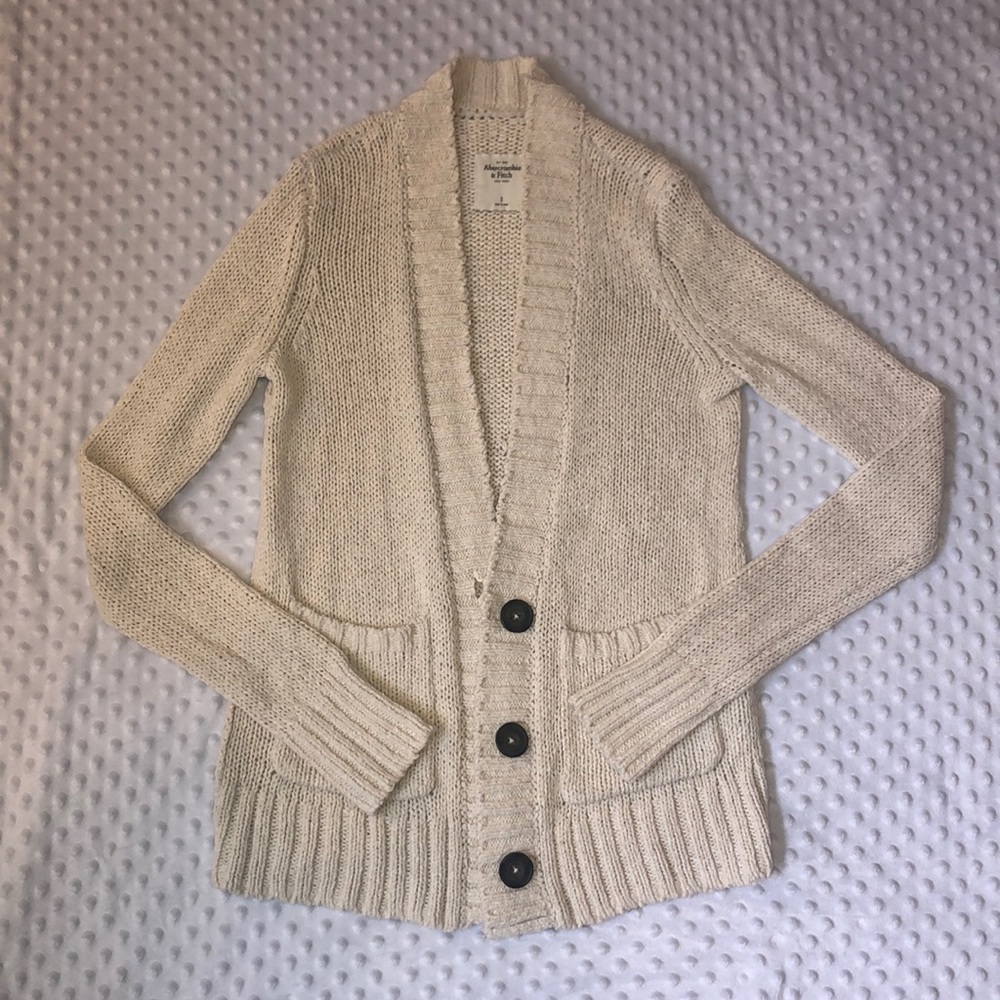 Creme Abercrombie and Fitch sweater!